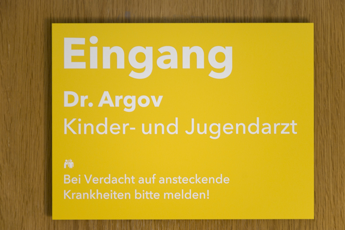 Raumbeschilderung für den Kinder- und Jugendarzt Dr. Argov